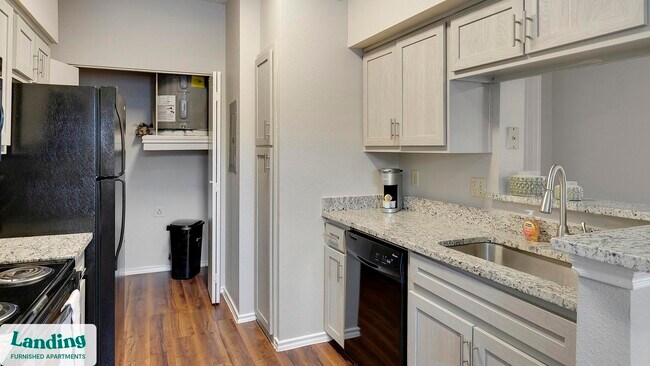 Foto del edificio - 165 Forestbrook Dr