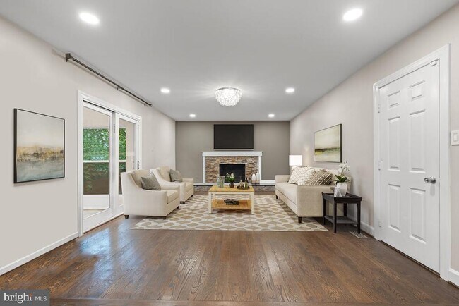 Foto del edificio - 9472 Lapstrake Ln