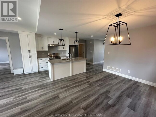 Photo du bâtiment - 64 Churchill Pk Rd