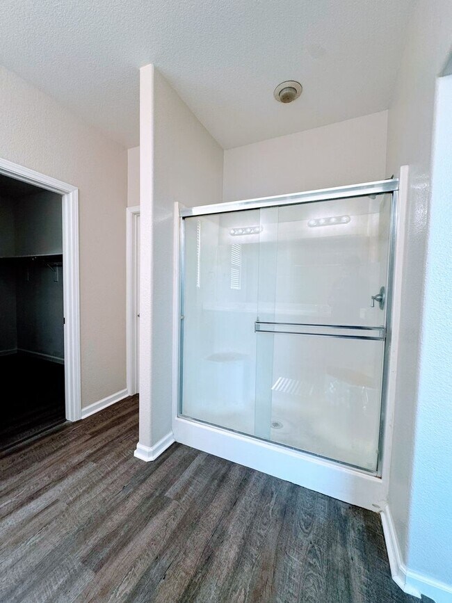 Foto del edificio - !!Get $500 OFF!! 3BR SFR w/ Tandem Garage & Fenced Yard near Boxwood St