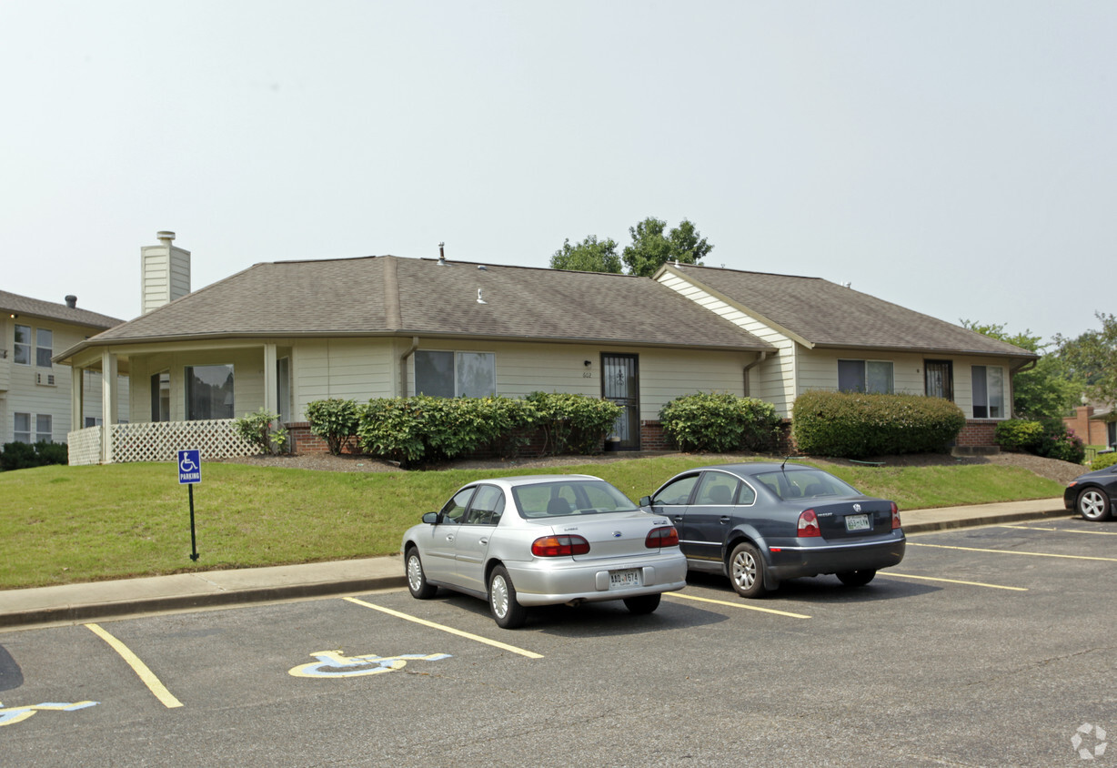 Foto del edificio - Feels Like Home Senior Lifestyle Residences