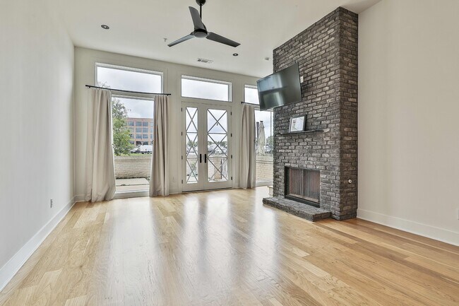 Building Photo - 540 Heatherden Ave