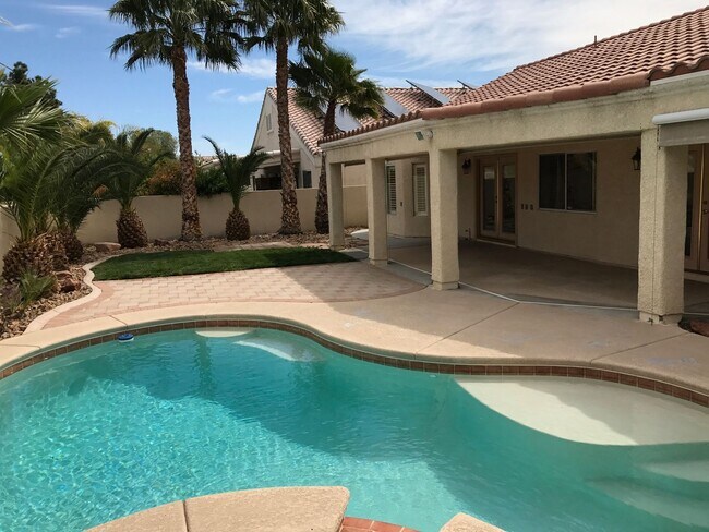 Foto del edificio - GORGEOUS SINGLE STORY POOL & SPA 4 BD, 2BA...