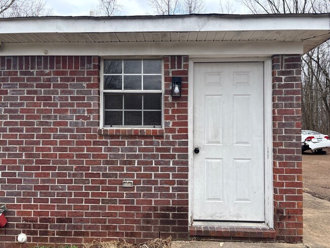 Building Photo - 330 N Main St