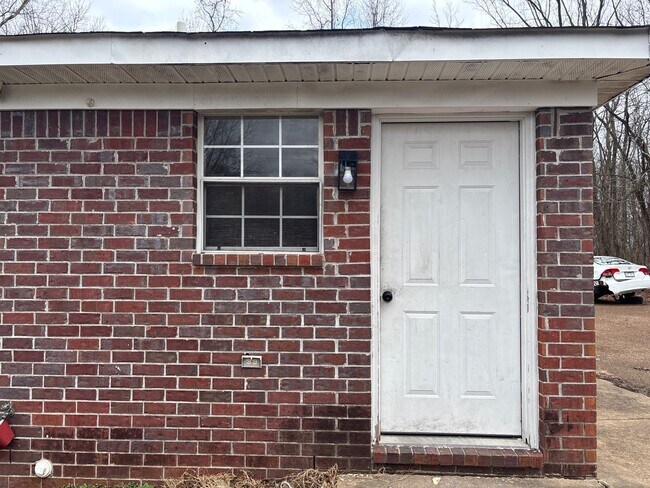 Foto del edificio - 330 N Main St