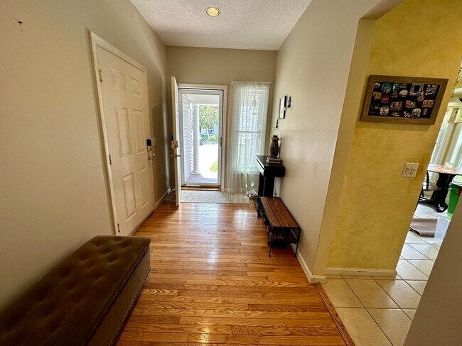 Foto del edificio - 56 Villagewood Dr