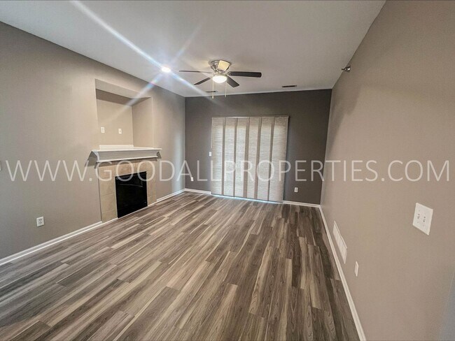 Foto del edificio - 1606 NW Prairie Lakes Dr