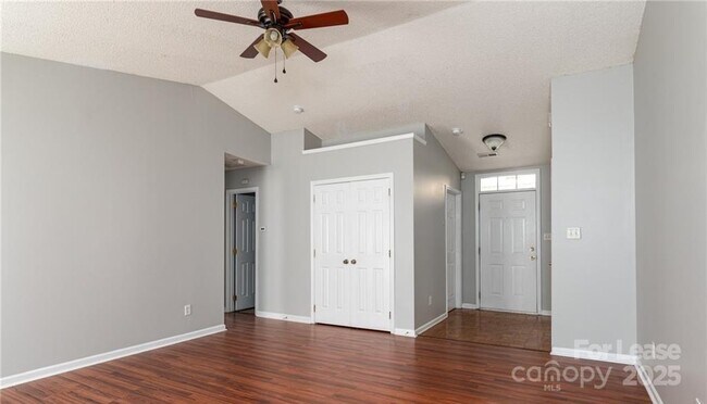 Foto del edificio - 6209 Foster Brook Dr