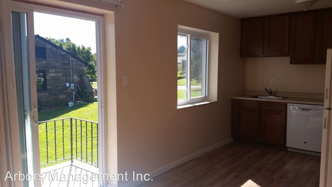 Building Photo - 305 Aqua Ct