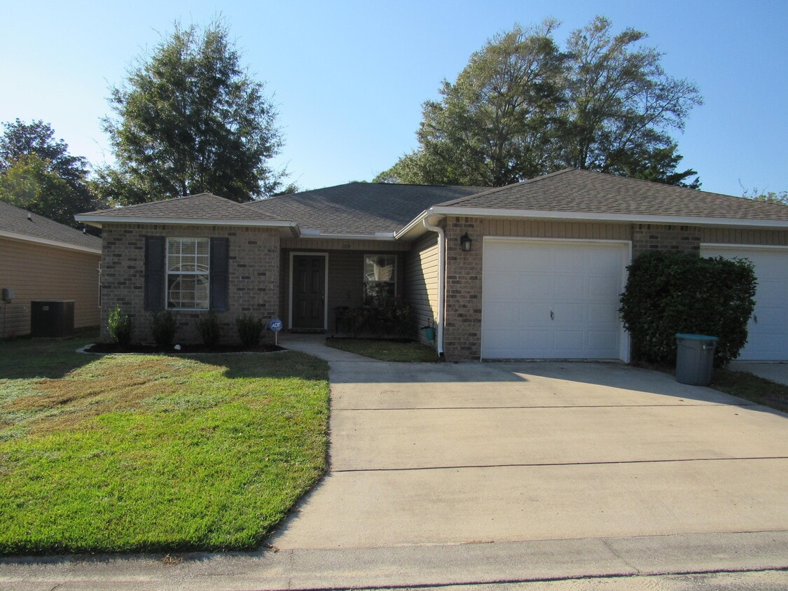 Primary Photo - 1204 Chimera Ln
