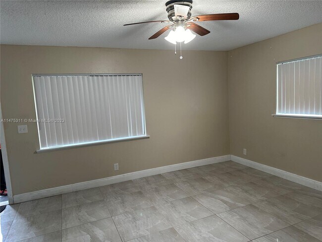 Foto del edificio - 4301 NW 19th St