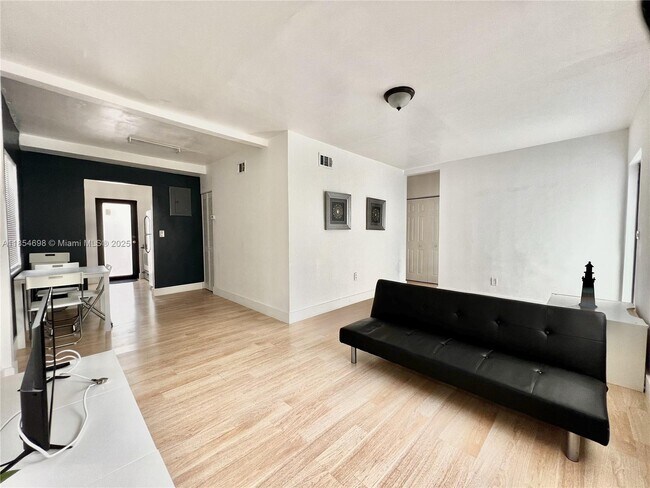 Foto del edificio - 877 80th St