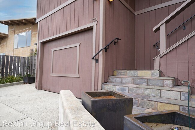 Building Photo - 3 br, 2.5 bath House - 1120 Contra Costa Dr