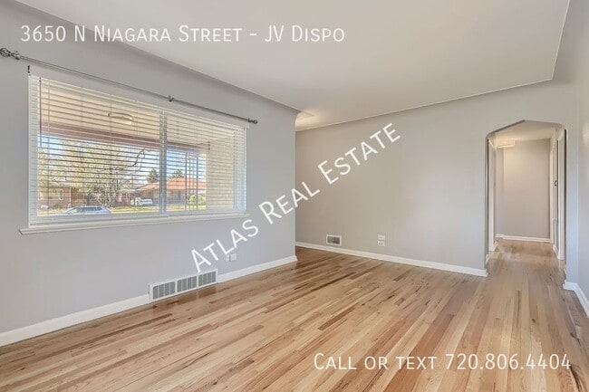 Building Photo - Desirable 4 bed /2 bath home in the middle...