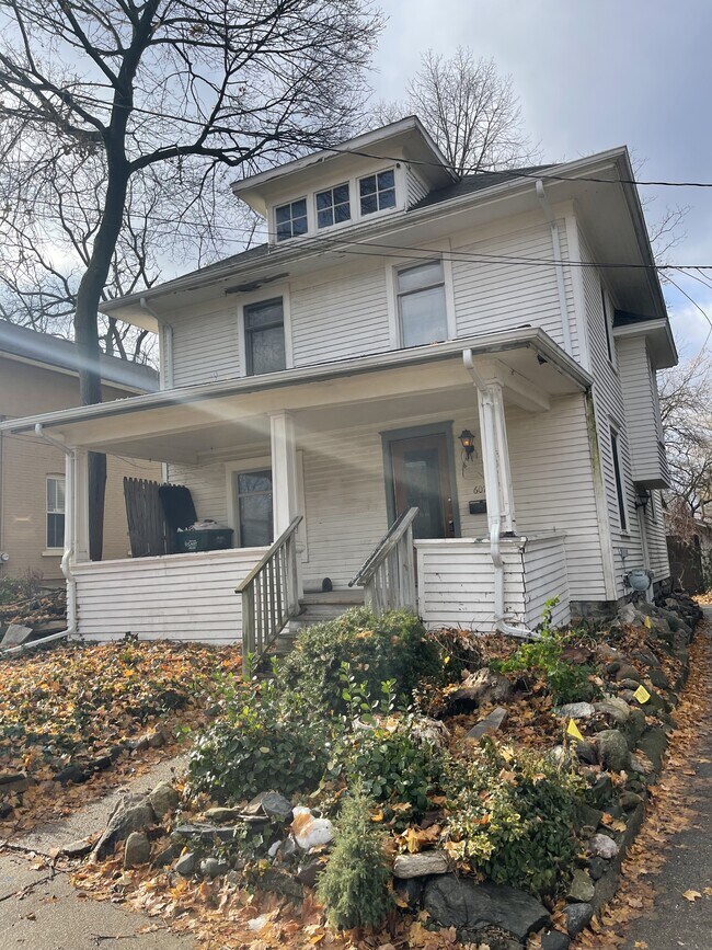 Foto del edificio - 607 N Sycamore St