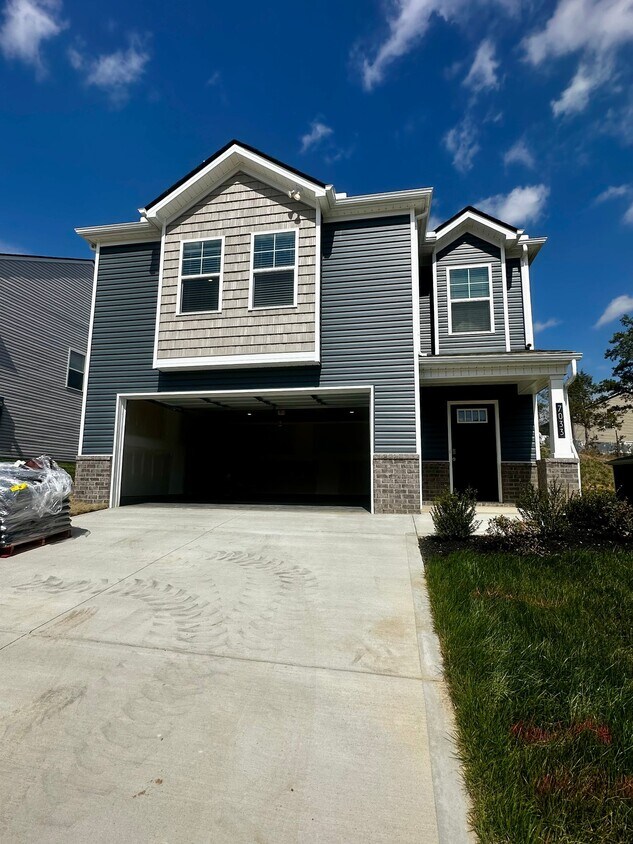 Building Photo - 7033 Randleman Dr