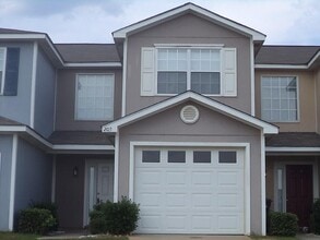 Building Photo - 203 Winthrope Ln