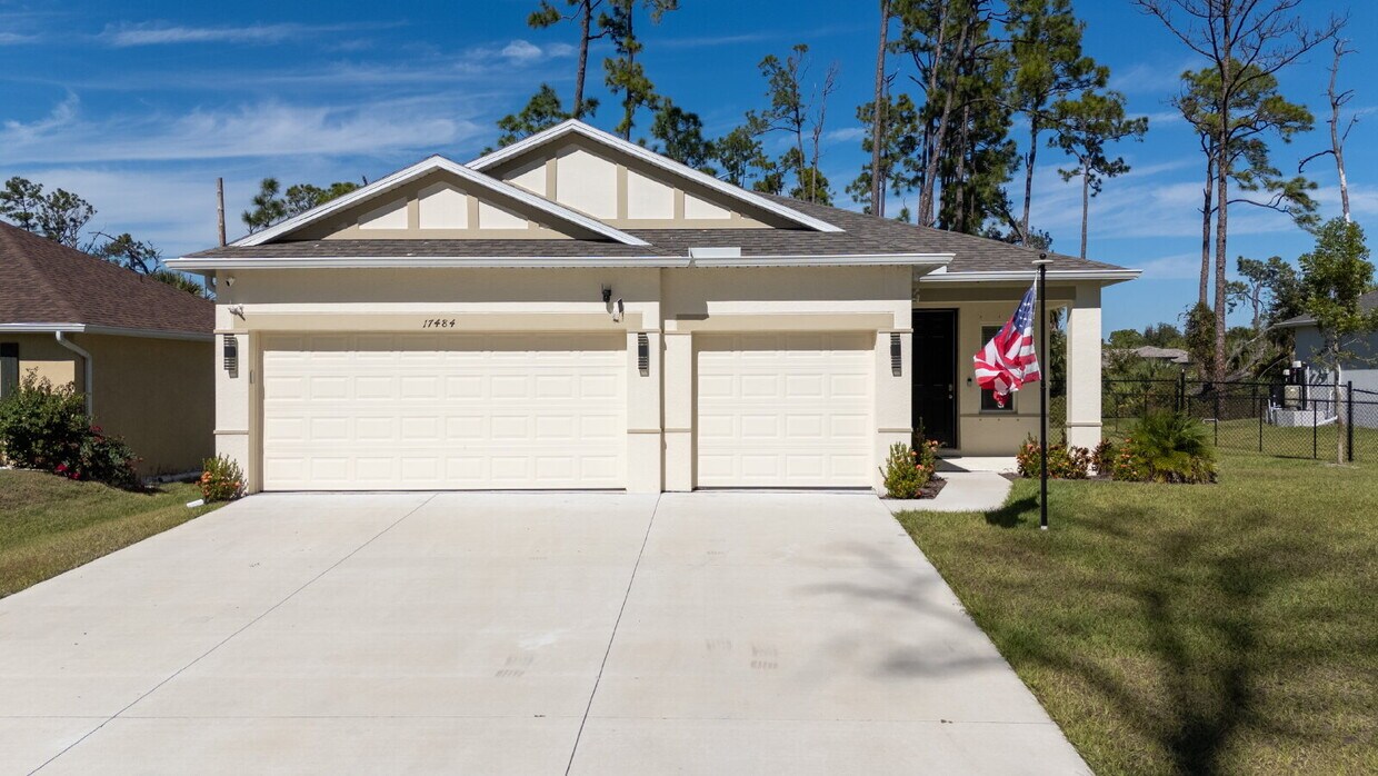 Primary Photo - Move in now with zero deposit! This stunni...