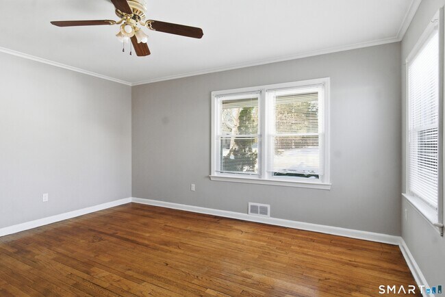 Foto del edificio - 1735 Ella T Grasso Blvd