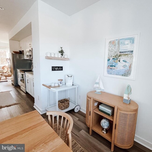 Building Photo - 308 Douglas Ave