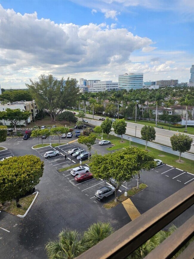 Foto del edificio - 20500 W Country Club Dr