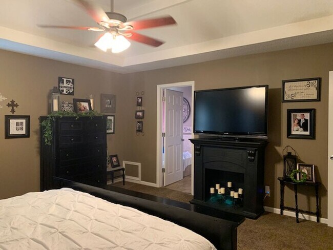Foto del edificio - 2131 Magnolia Dr