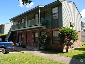 Building Photo - 702 Bonin Rd