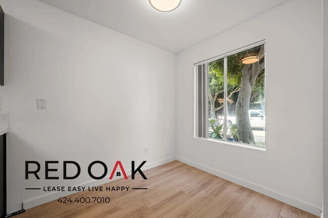 Foto del edificio - Incredibly Bright and Spacious Two Bedroom...