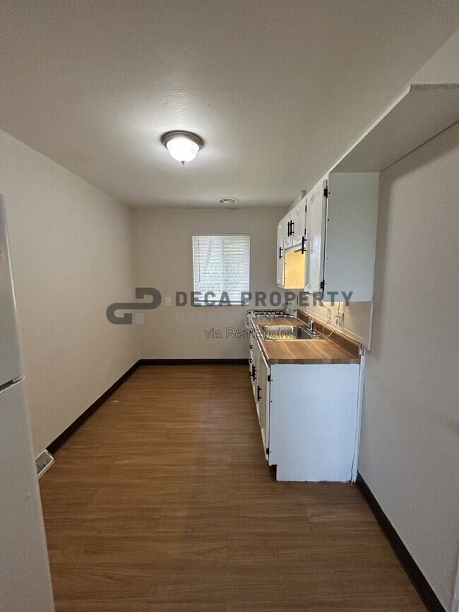 Foto del edificio - 9385 Minerva Ave