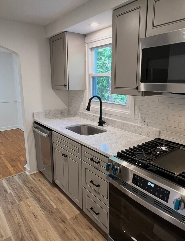 Foto del edificio - 5644 Valleyview Dr