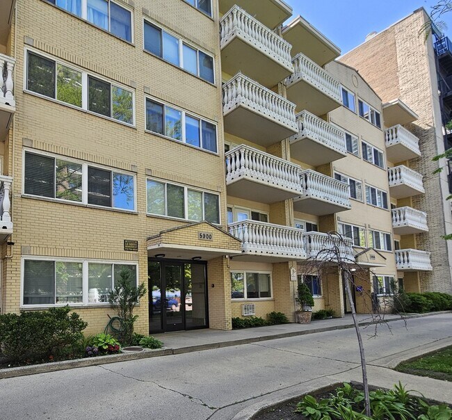 Foto del edificio - 5906 N Sheridan Rd