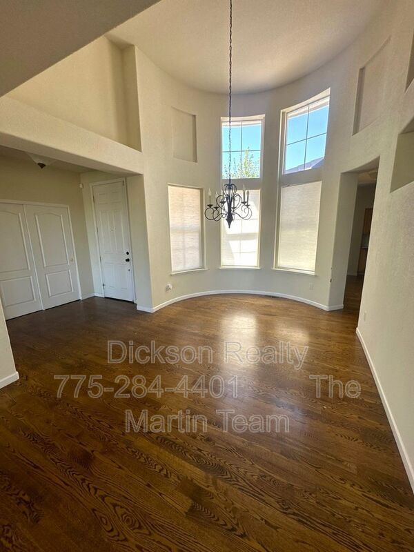 Building Photo - 3084 10 Mile Dr