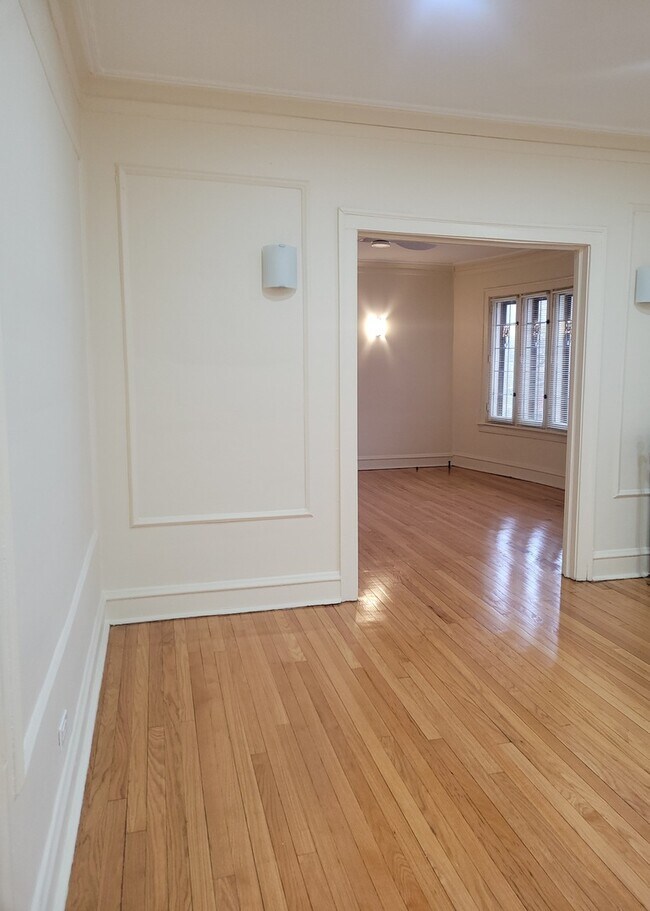 Foto del edificio - 2336 E 68th St