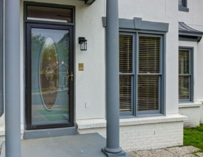 Foto del edificio - Nice 3 bedroom 2 bath home in the heart of Downtown Memphis - Open To Section 8