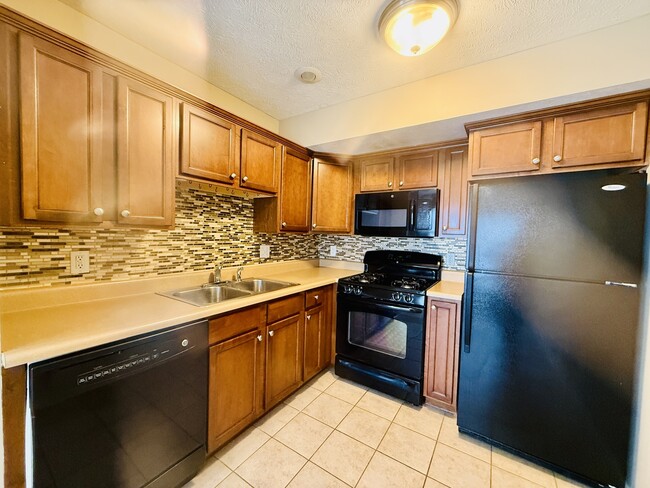Building Photo - 1112 Ekstam Dr