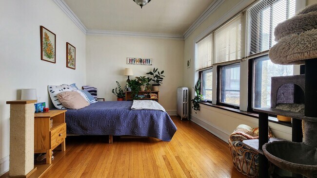 Foto del edificio - 1919 W Berteau Ave