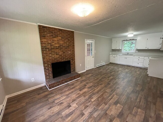 Foto del edificio - Freshly painted 2 bedroom 1 bath house- Pet Friendly!