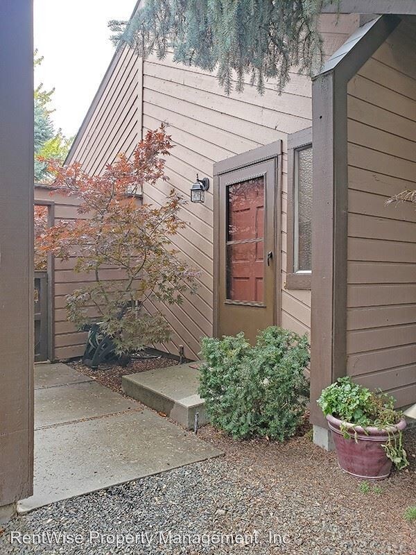 Primary Photo - 2 br, 1.5 bath House - 877 N Gossett Place