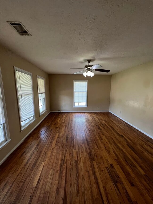 Photo - Conveniently Located 3-Bedroom Home Near A...