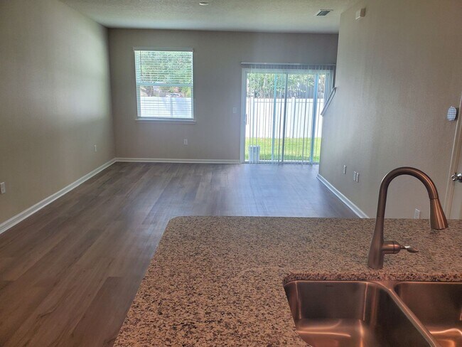 Foto del edificio - SPECIAL OFFER! Brand New 2B/2.5 B btownhom...
