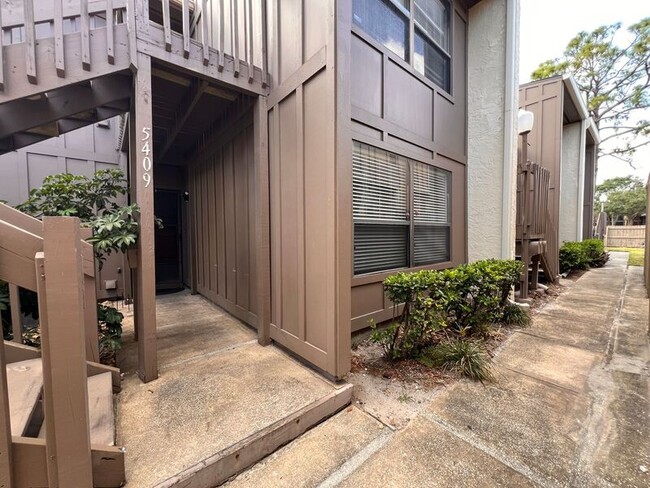 Foto del edificio - 5409 Pine Creek Dr