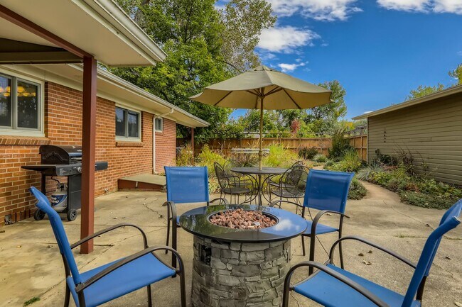 Foto del edificio - Authentic Boulder 3 BDR Mid-Century With Large Lot