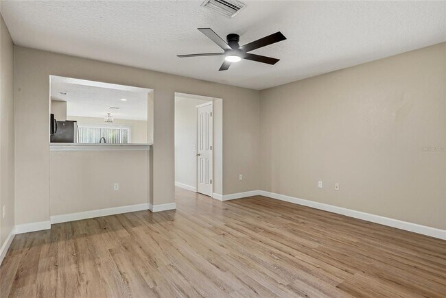 Foto del edificio - 8113 Silent Creek Dr