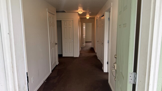Building Photo - Strawberry Heights Duplex