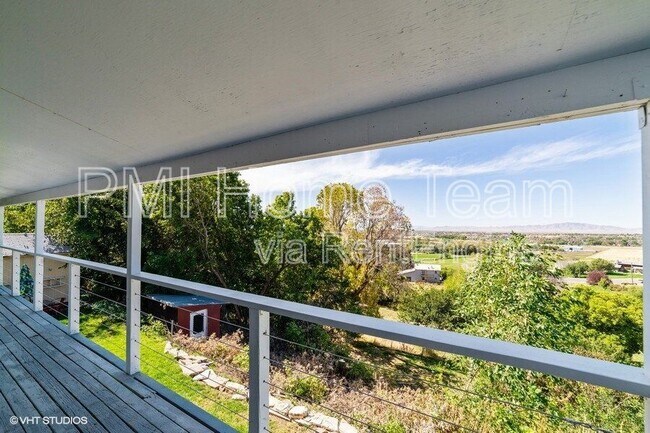Foto del edificio - 953 N Compton Rd