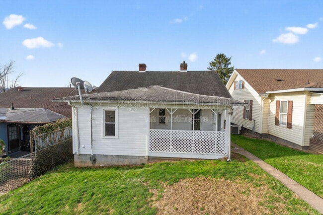 Building Photo - 604 Hart St