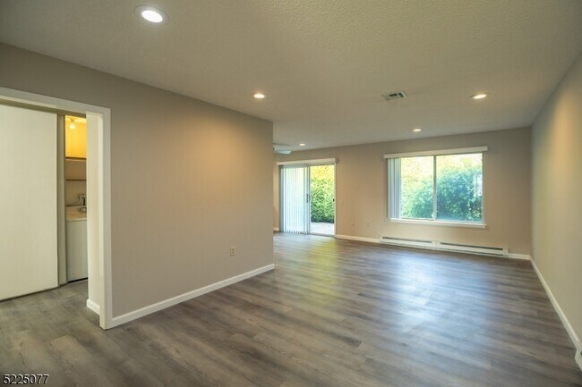 Foto del edificio - 450 Closter Rd