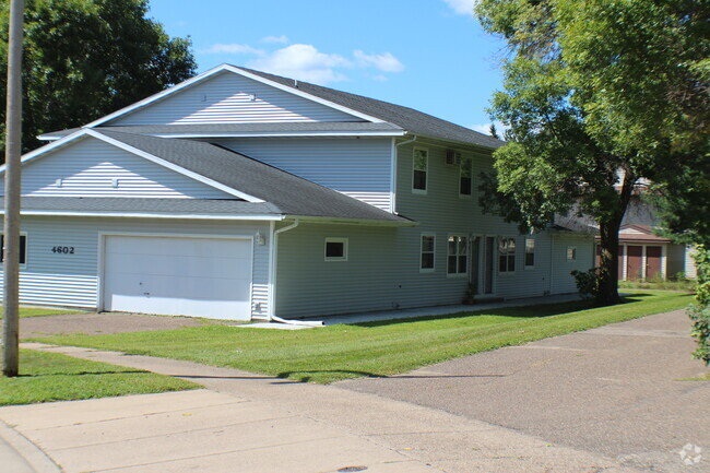 2 BR, 2 car garage - 4602 Speros Ln