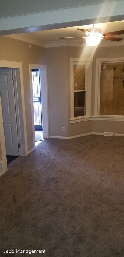 Primary Photo - 4 br, 2 bath House - 41 E 100th Pl