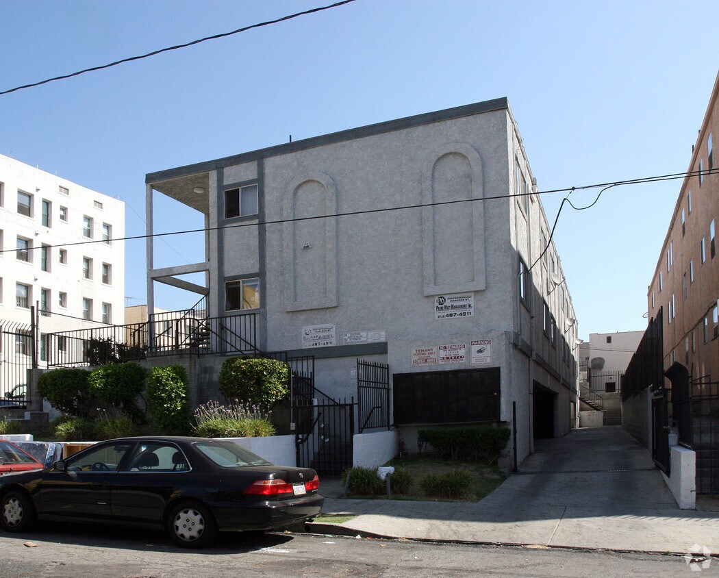 Building Photo - 1811 W 5th St